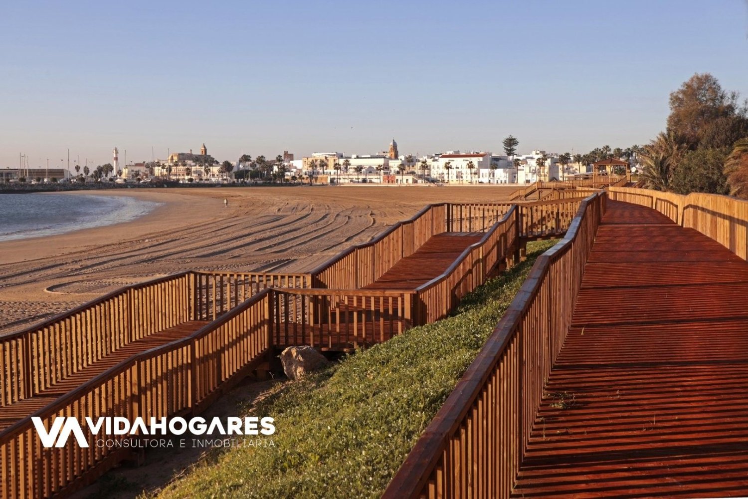 328m² Building in Rota, Spain No. 194355