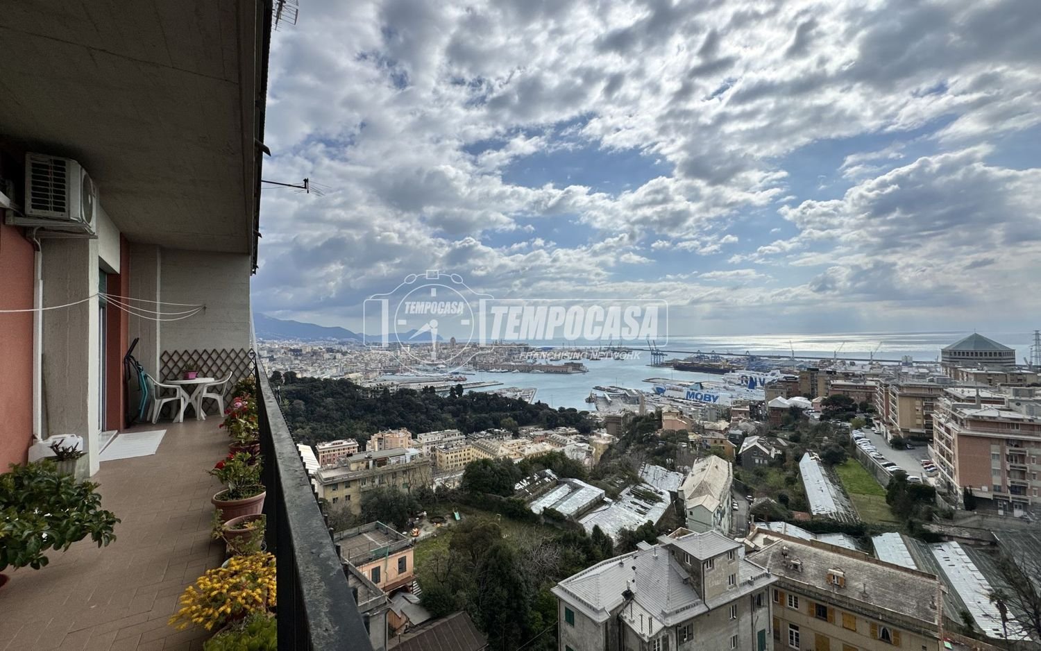 6 rooms Apartment in Genoa, Italy No. 38489