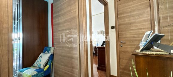 6 rooms Apartment in Genoa, Italy No. 38489 2