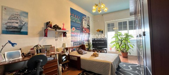6 rooms Apartment in Genoa, Italy No. 38489 3