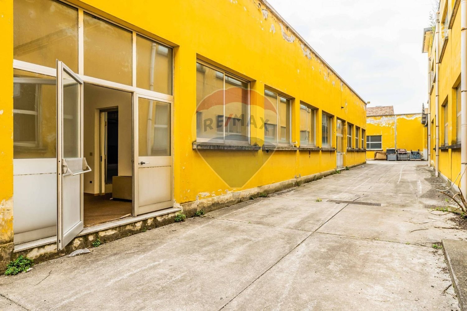 Grundstück in Lonate Pozzolo, Italy 280m², Nr. 57007