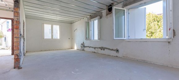 5 rooms House in Quarto d'Altino, Italy No. 11614 56