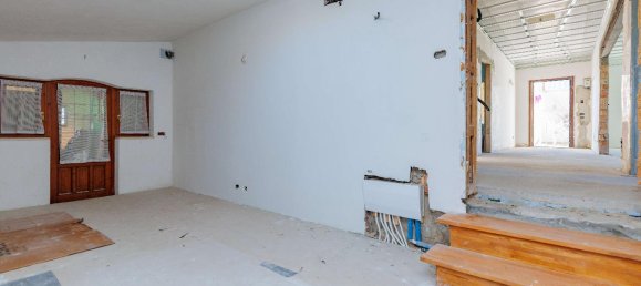 5 rooms House in Quarto d'Altino, Italy No. 11614 14