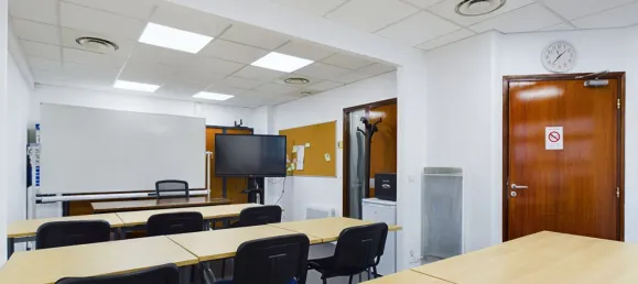 216m² Commercial property in Paris, France No. 319033 13