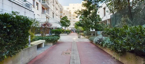 216m² Commercial property in Paris, France No. 319033 16