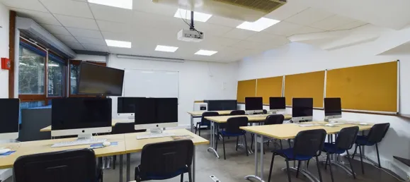 216m² Commercial property in Paris, France No. 319033 2