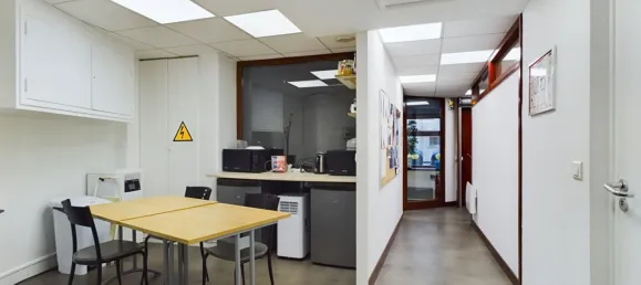 216m² Commercial property in Paris, France No. 319033 4