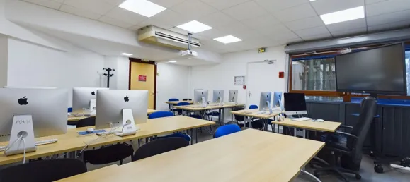 216m² Commercial property in Paris, France No. 319033 3