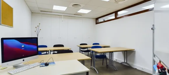 216m² Commercial property in Paris, France No. 319033 7