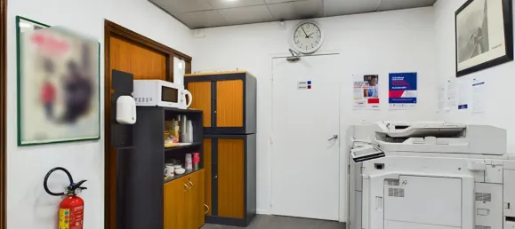 216m² Commercial property in Paris, France No. 319033 12