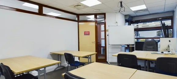 216m² Commercial property in Paris, France No. 319033 6