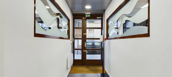 216m² Commercial property in Paris, France No. 319033 11