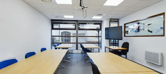 216m² Commercial property in Paris, France No. 319033 10