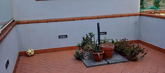 6 rooms Apartment in Prato, Italy No. 148780 20
