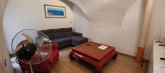 6 rooms Apartment in Prato, Italy No. 148780 5