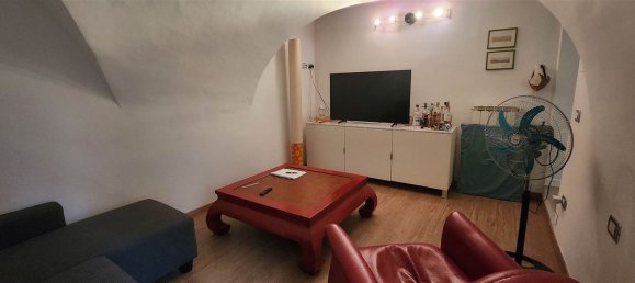 6 rooms Apartment in Prato, Italy No. 148780 4