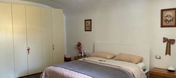6 rooms Apartment in Prato, Italy No. 148780 14