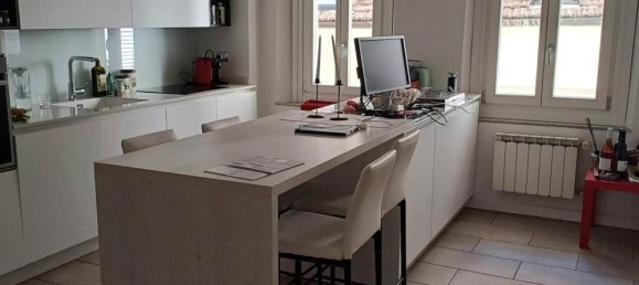 6 rooms Apartment in Prato, Italy No. 148780 12