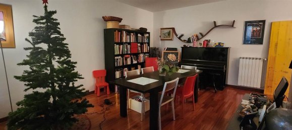 6 rooms Apartment in Prato, Italy No. 148780 2