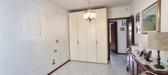 2 bedrooms Apartment in Florence, Italy No. 328807 17