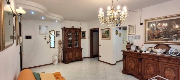 2 bedrooms Apartment in Florence, Italy No. 328807 2