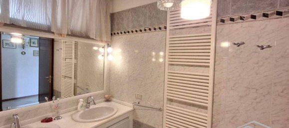 2 bedrooms Apartment in Florence, Italy No. 328807 22