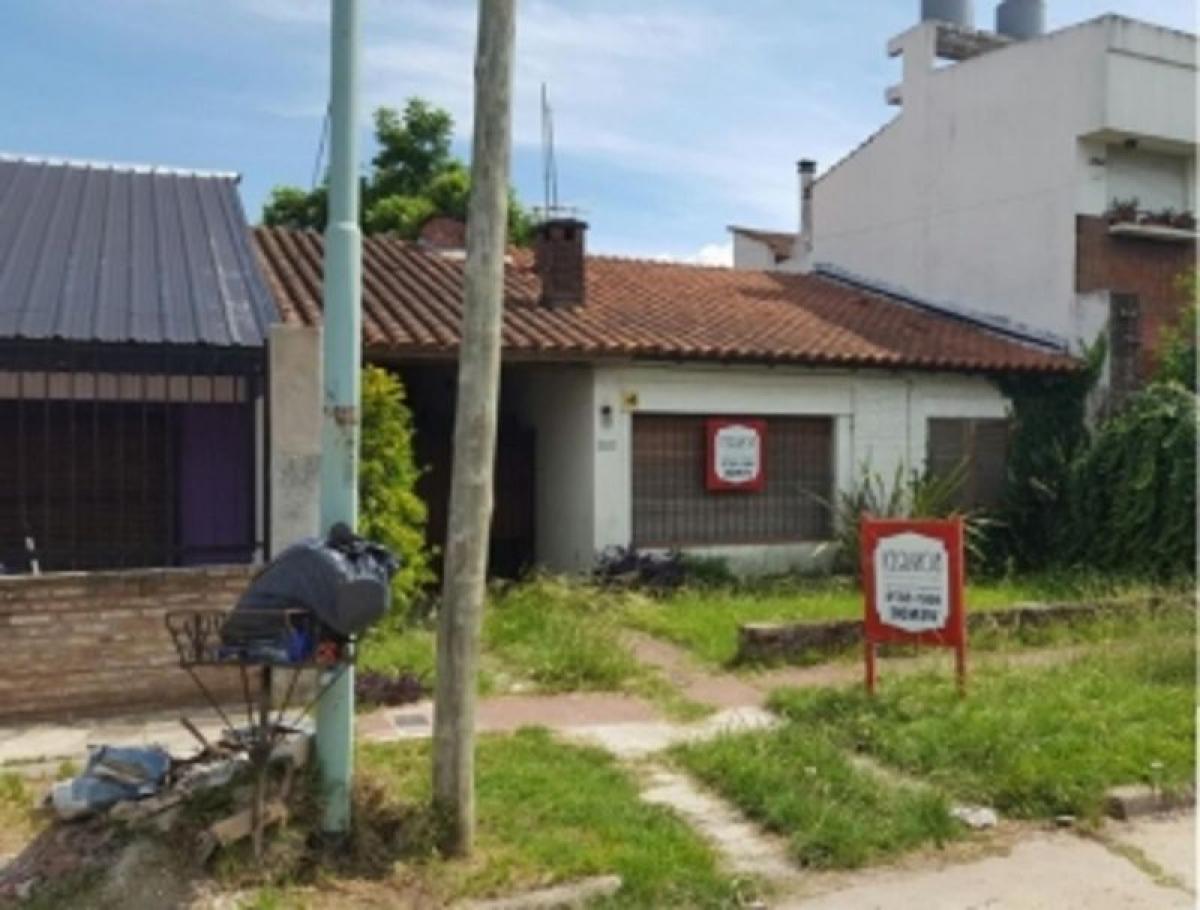 2 bedrooms House in Moron, Argentina No. 1538