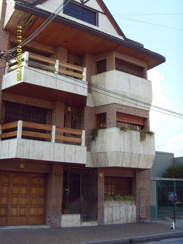 3 bedrooms House in Lanus, Argentina No. 58582