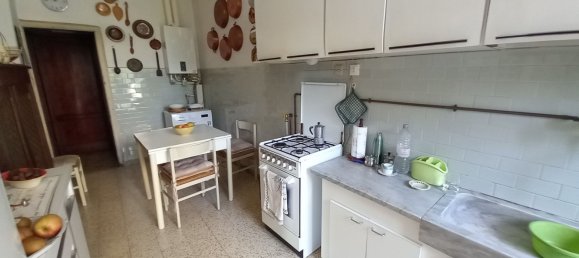 6 rooms Duplex in Lucca, Italy No. 81264 4