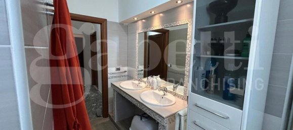 4-salle Appartement à Margherita di Savoia, Italy No. 32080 16