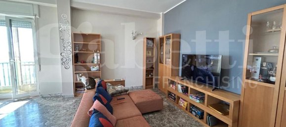 4-salle Appartement à Margherita di Savoia, Italy No. 32080 2