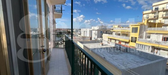 4-salle Appartement à Margherita di Savoia, Italy No. 32080 4