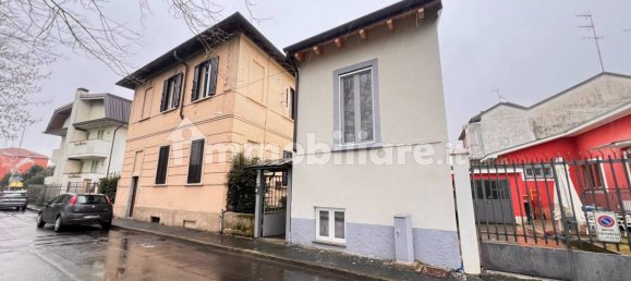 2 غرف نوم فيلا في Corsico, Italy رقم 25171 38