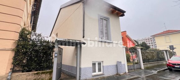 2 غرف نوم فيلا في Corsico, Italy رقم 25171 36