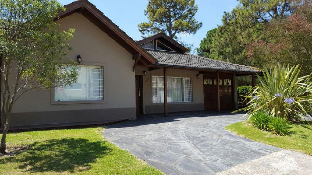 3 bedrooms House in Mar del Plata, Argentina No. 101146