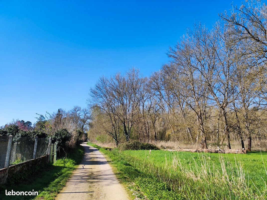  Land in Monts, France No. 64519