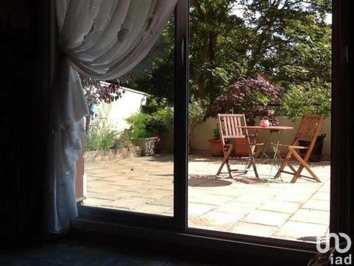 Studio in the Condo in Massy, France No. 22950