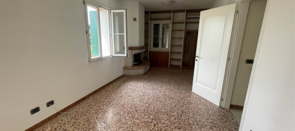 2 bedrooms House in Venice, Italy No. 79455 9