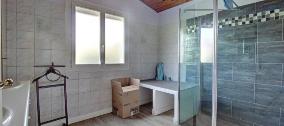 5 bedrooms House in Vernouillet, France No. 168113 10