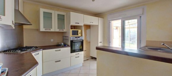 5 bedrooms House in Vernouillet, France No. 168113 5