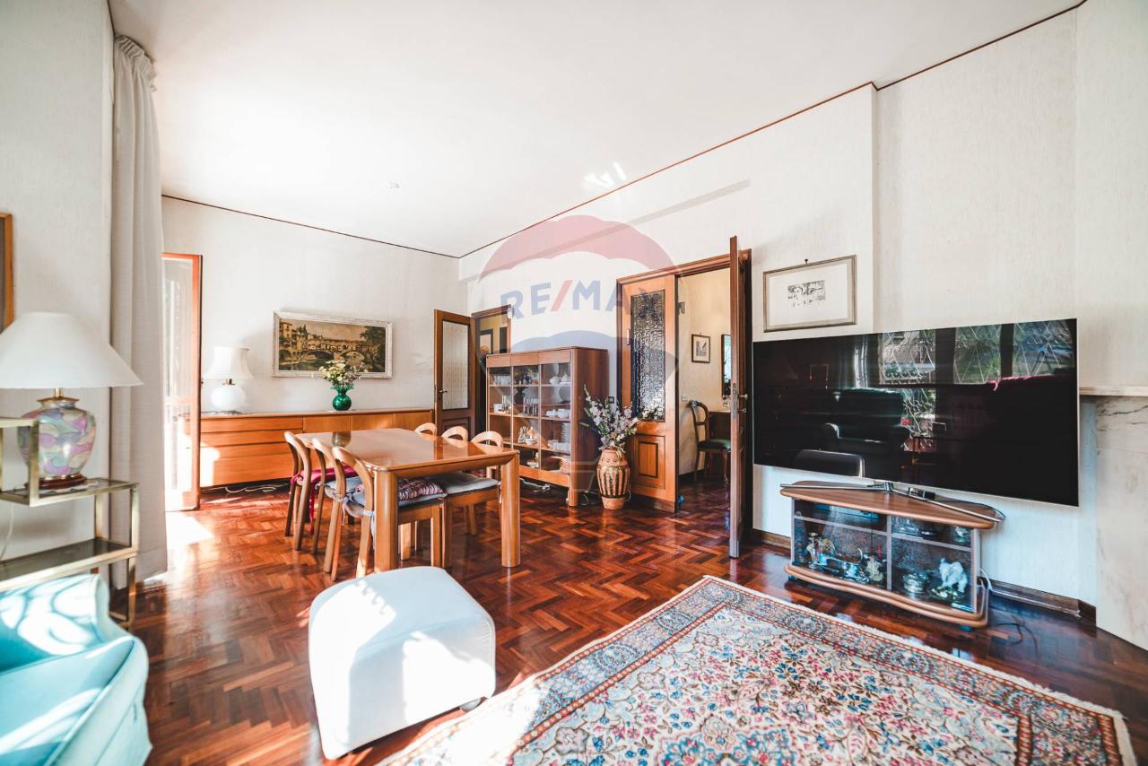 4 rooms Apartment in Rome, Italy No. 26313