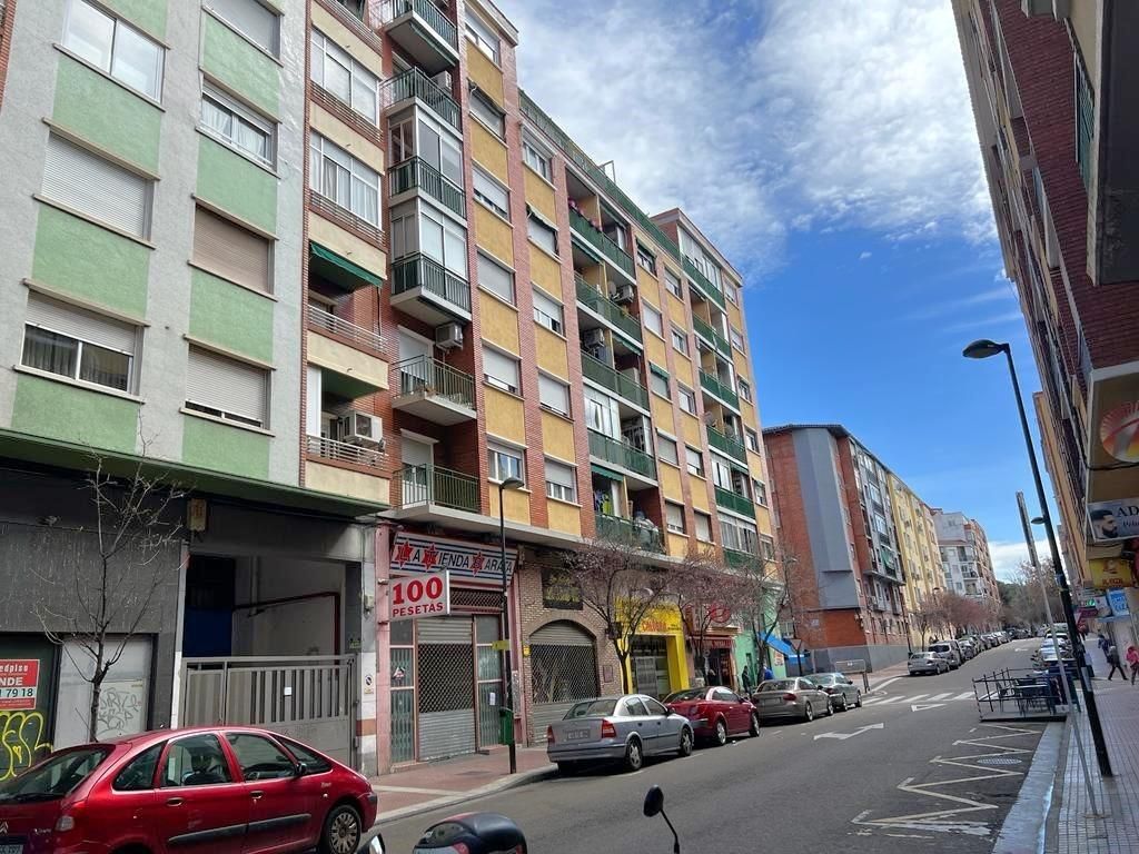 300m² Commercial property in Zaragoza, Spain No. 64252