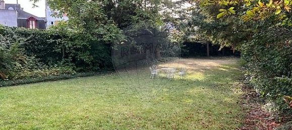 8 bedrooms House in Orleans, France No. 233443 16