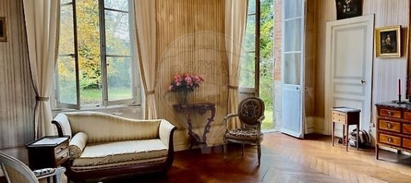 8 bedrooms House in Orleans, France No. 233443 12