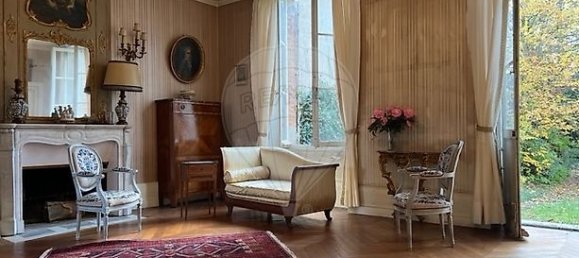 8 bedrooms House in Orleans, France No. 233443 4