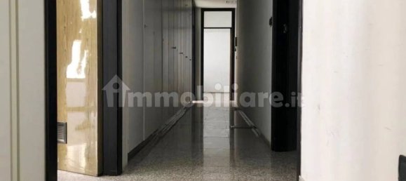 Офис 230м² в Бари, Италия № 357537 5