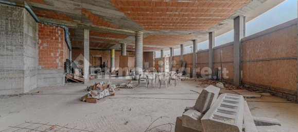 2-Zimmer Gewerbliche Immobilie in Pistoia, Italy, Nr. 349278 9