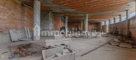 2-Zimmer Gewerbliche Immobilie in Pistoia, Italy, Nr. 349278 8