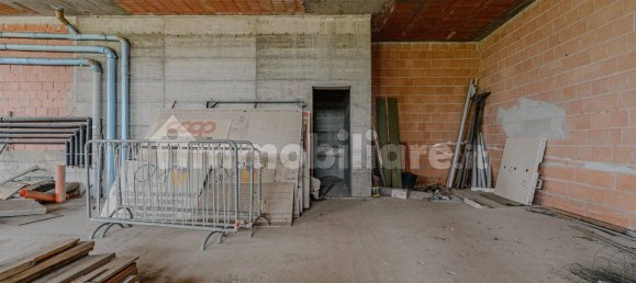 2-Zimmer Gewerbliche Immobilie in Pistoia, Italy, Nr. 349278 18