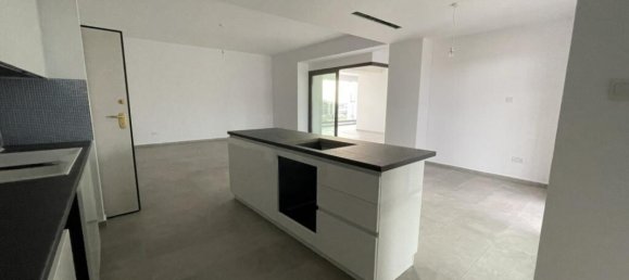 3 bedrooms Apartment in Limassol, Cyprus No. 12948 9